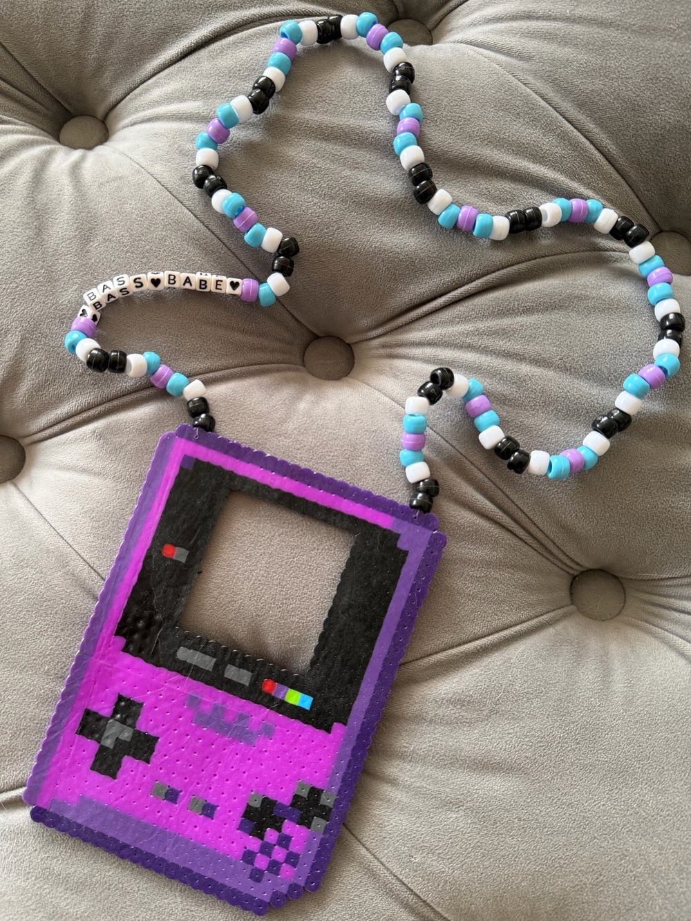 𩵠Bass Babe Gameboy Perler Necklace + š free gift* š